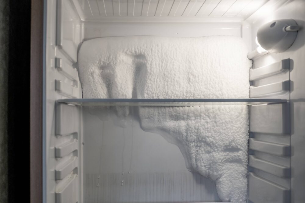Defrosting a refrigerator is a good way to keep the refrigerator going as well as extend its lifespan. 